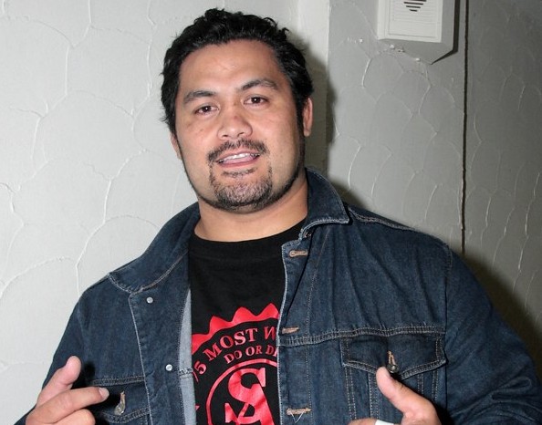 Mark Hunt's Blonde Hair: A Tribute to the "Super Samoan's" Signature Look - wide 4